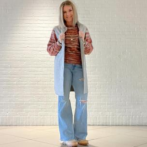 Image from @private_instagram_user on 7 Apr 2023 with caption: && Wednesday calls for some 70’s Flares! ✌ 
 

 The fit is amazing on these Levi’s — I did size up one (FYI).
 

 Click the LINK in my IG BIO & shop my looks by clicking on B U C K L E • O U T F I T S ! 
 

 #Buckle #buckledout #ootd #forthestyledlife #personalstylist #stylist #trending #new #simply #simplykaylee #simplykayleerobben #simplykpr #simplysoph #simplysophisticated #zyia #zyiarep #seint #seintbeauty #seintartist #activewear #makeupartist #makeup